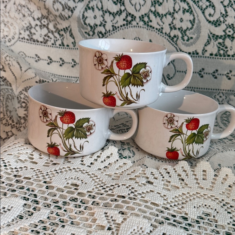 Ran Japan vintage Strawberry Floral Ceramic Coffee Mugs - Set of 3